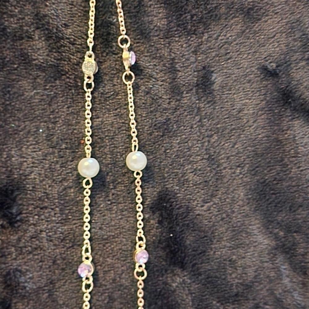 Elegant Gold Tone and Pearl Necklace